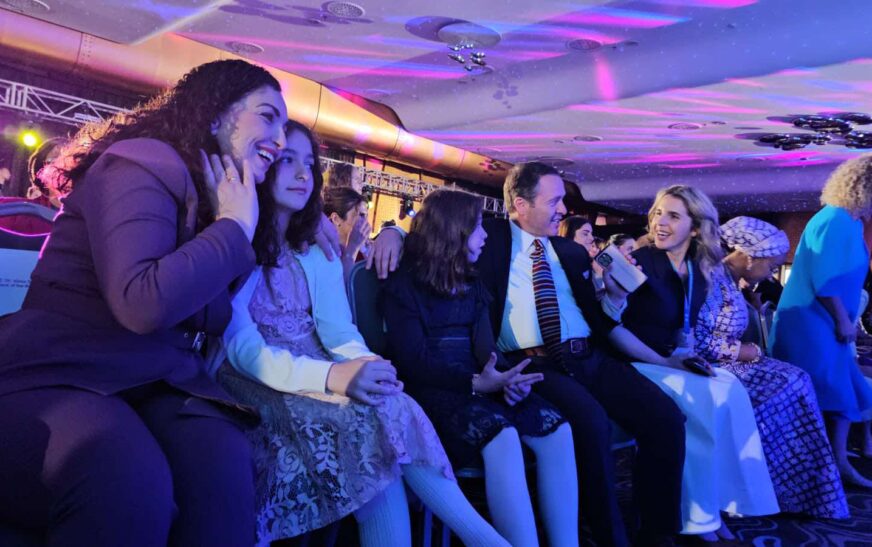 Osmani mbyll Forumin për Gratë, Paqen dhe Sigurinë, bashkë me vajzat e saj