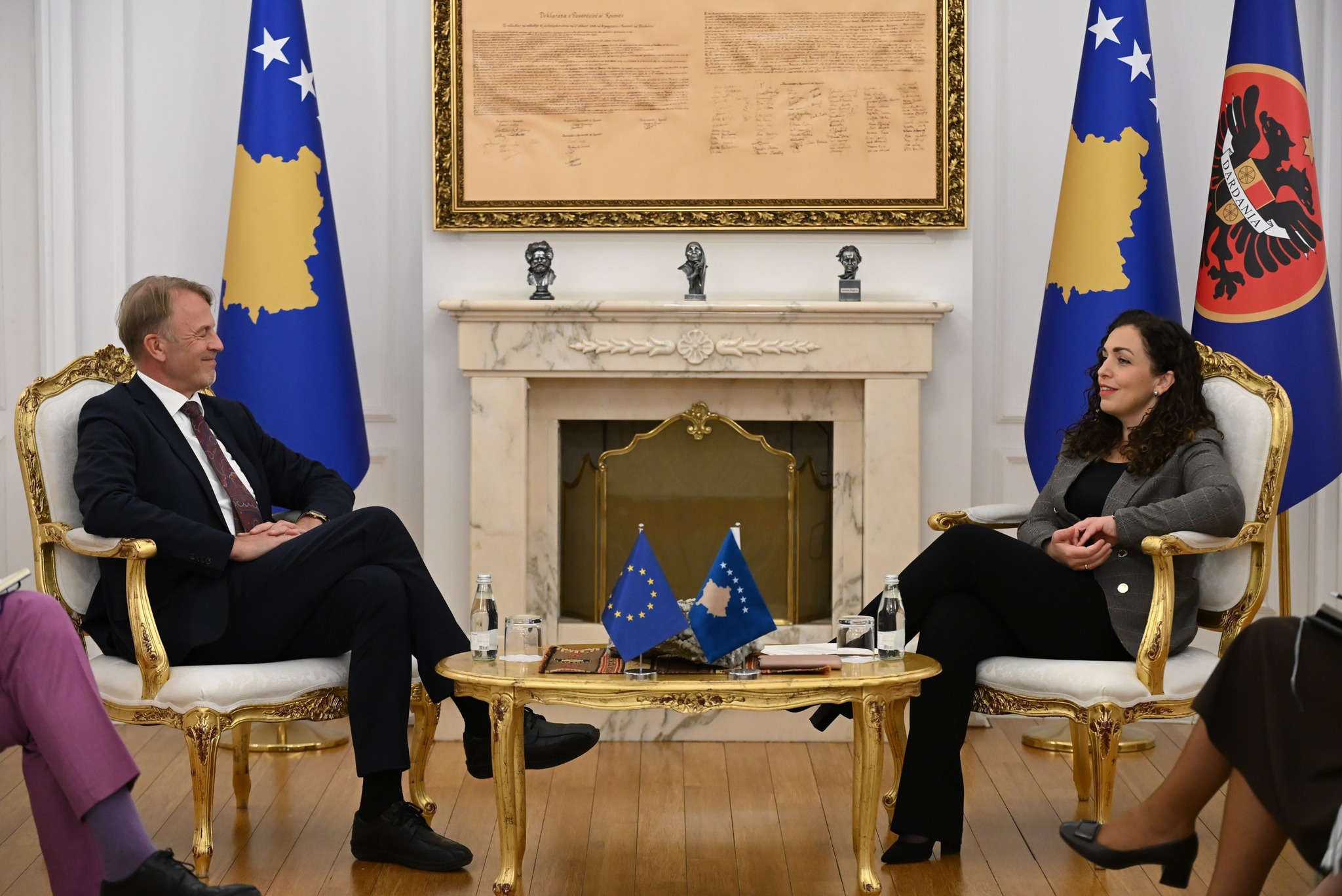 Osmani pret në takim shefin e zyres së BE-së në Kosovë