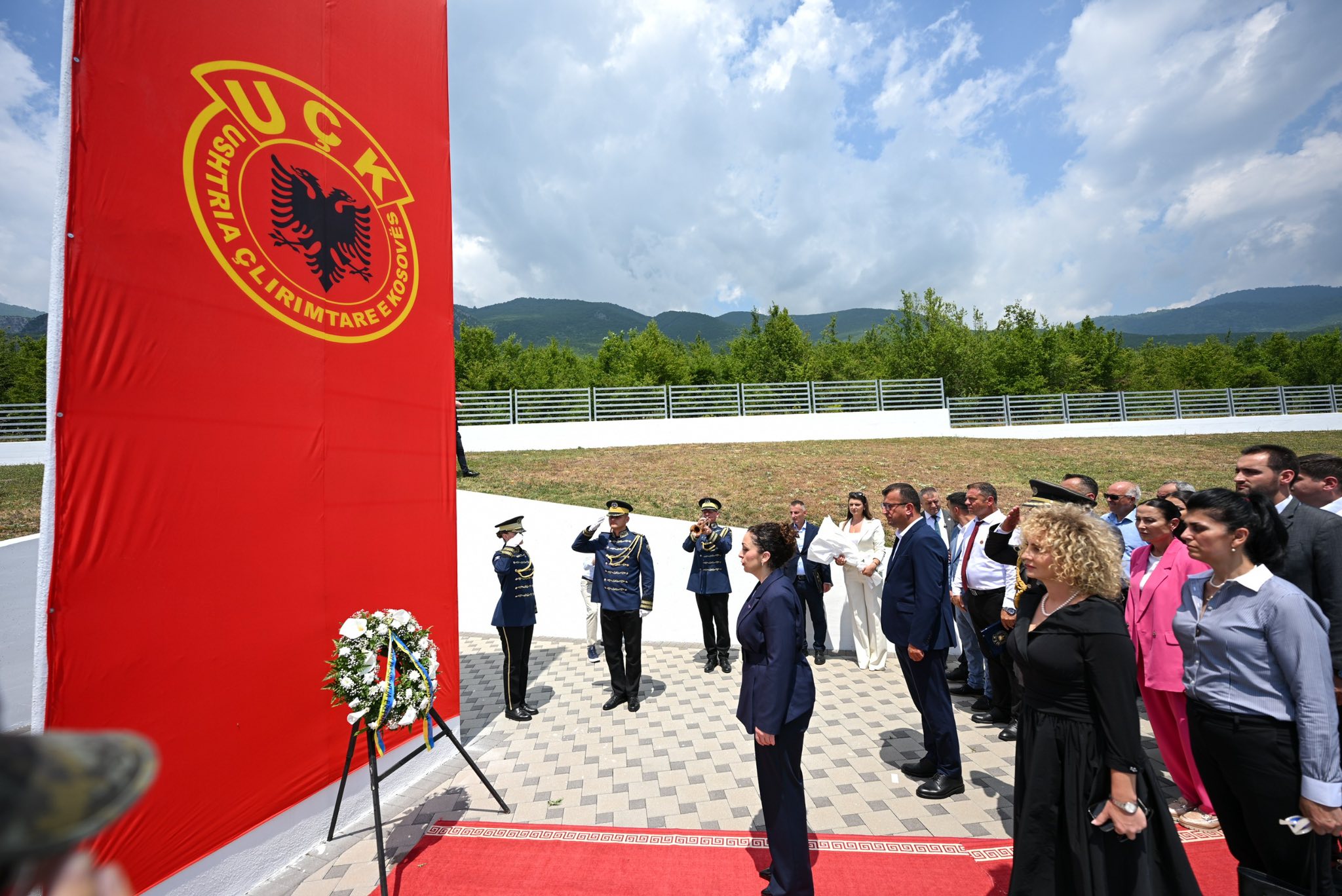 Osmani përkujton dëshmorët e Istogut: Memoriali në Vrellë vend i kujtesës e simbol i sakrificës