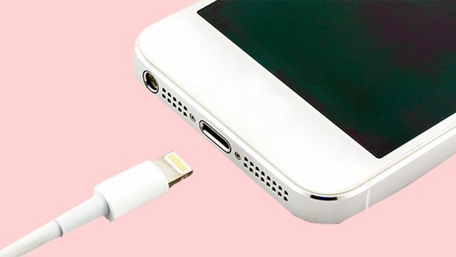 Sa herë në ditë duhet ta karikoni telefonin që të zgjasë më shumë?