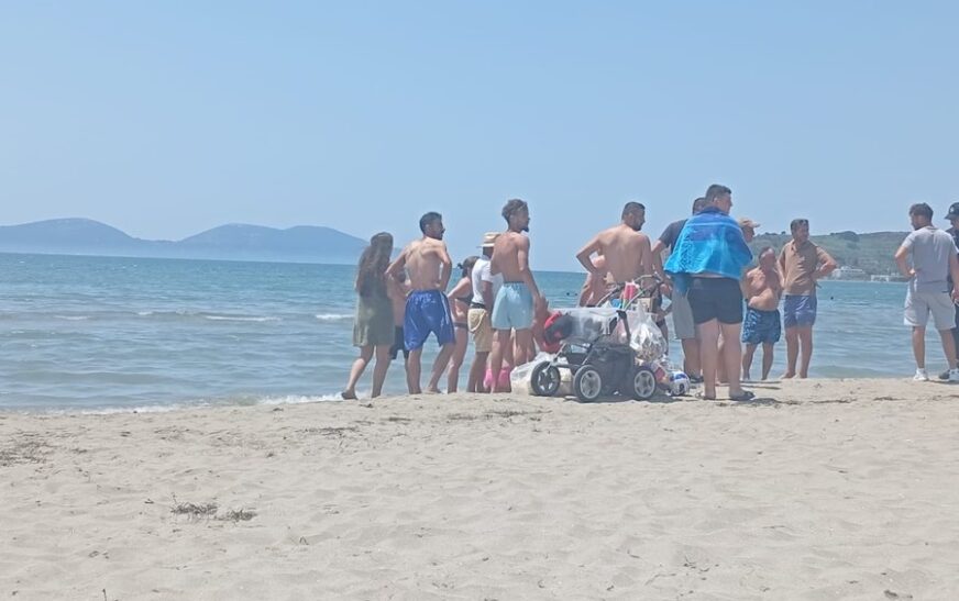 Një turist i huaj mbytet ka humbur jetën në plazhin e Vlorës