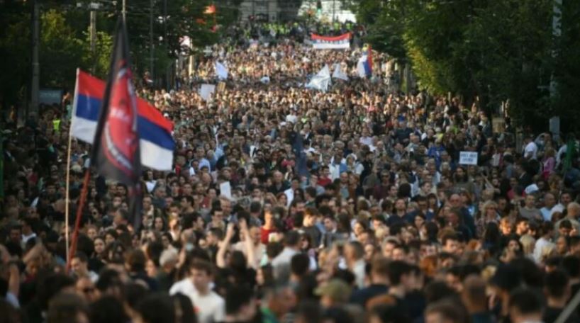 Protesta studentore në mbi 30 qytete të Serbisë: Kërkohet shpallja e zgjedhjeve të parakohshme