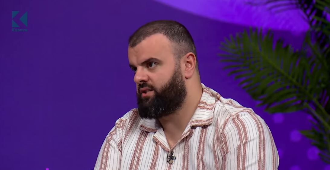 Me nënën e gruan në Mekë – Dardan Gashi ndan eksperiencën nga vendi i shenjtë (VIDEO)