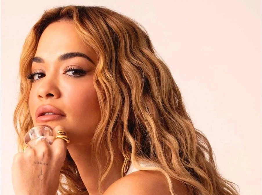 Rita Ora sjell “Heat” – kënga pritet të jetë hit i verës