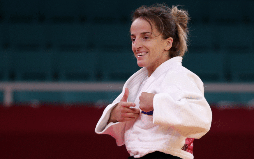 Vlera shumë e madhe e medaljes së argjendtë të Distria Krasniqit në Botëror