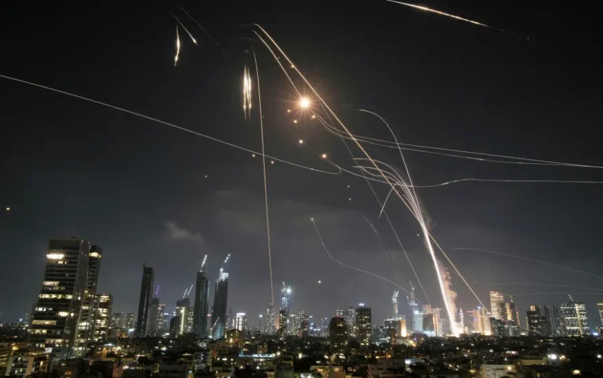 WSJ: Ushtria amerikane ndihmoi Izraelin nga ajri, toka dhe deti