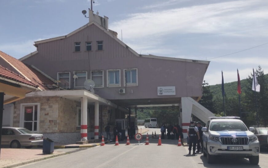 Kapet sasi e madhe e heroinës në Kapshticë, një i arrestuar