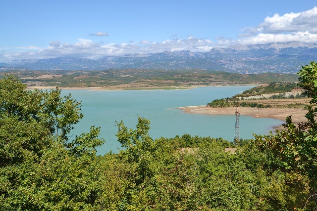 Ishte duke u larë me kushërinjtë, mbytet një 22-vjeçar në lumin Mat