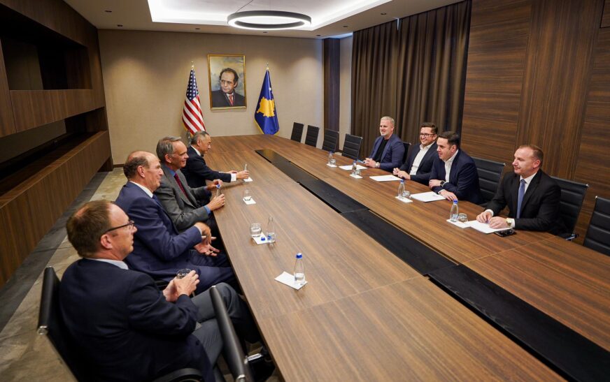 Abdixhiku pret përfaqësuesit e Lutjeve të Mëngjesit nga SHBA: Kosova ka nevojë për dorën e miqësisë