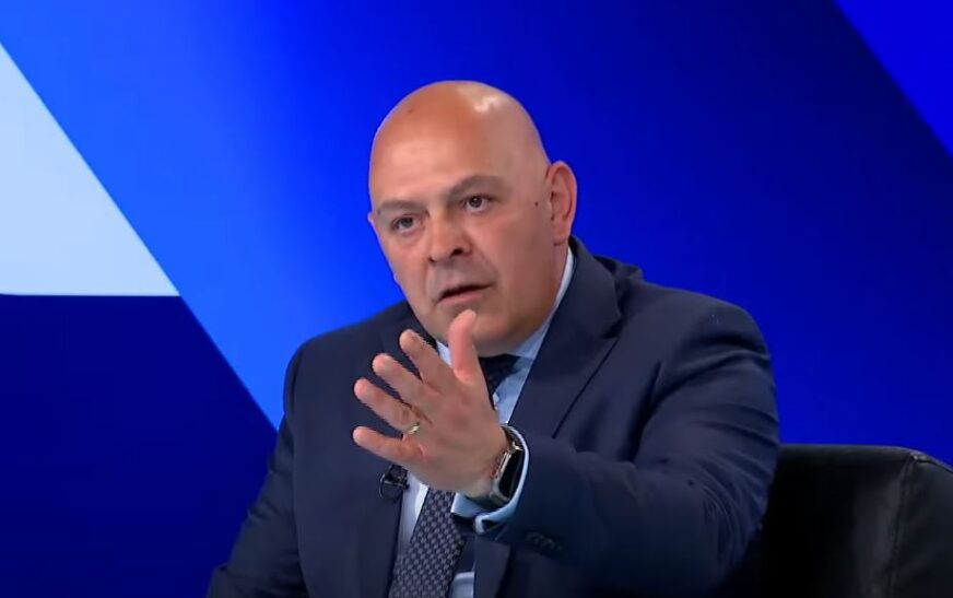 Kryetari i Gjakovës reagon pas arrestimeve të zyrtarëve të saj