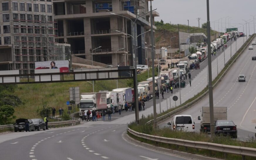 Bizneset paralajmërojnë protestë më 11 qershor