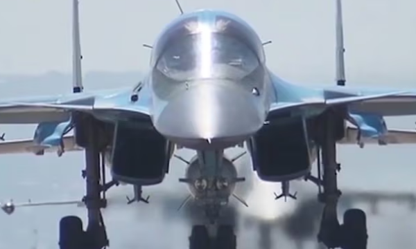 Ukraina thotë se ia ka goditur Rusisë katër avionë luftarakë në një bazë ajrore