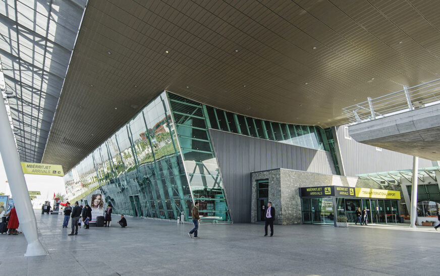 Anulohen fluturimet Tiranë-Tel Aviv, mbyllet edhe ambasada në Tiranë
