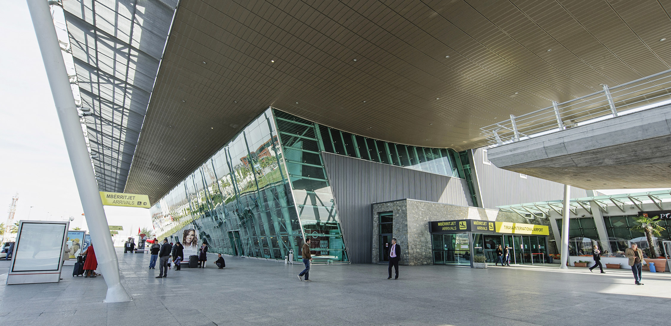 Anulohen fluturimet Tiranë-Tel Aviv, mbyllet edhe ambasada në Tiranë