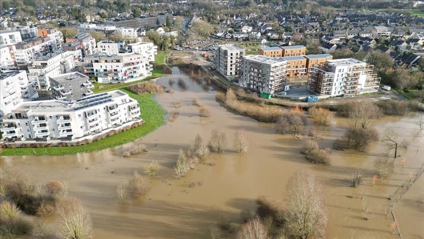 Dy të vdekur, 17 të plagosur pas stuhive të forta në Francë