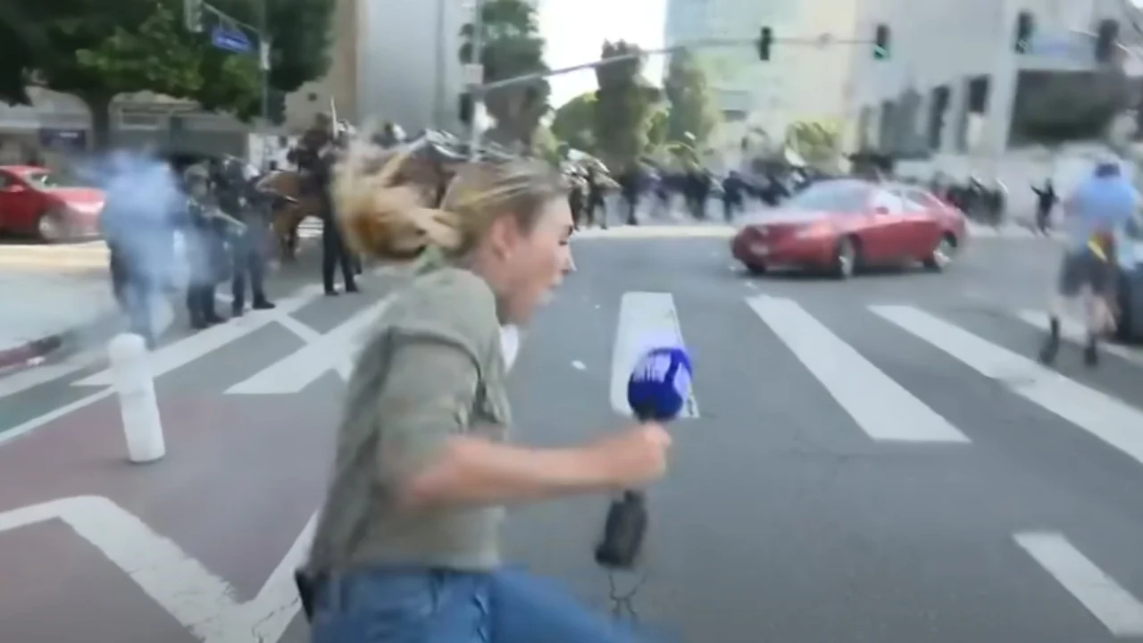 Po mbulonte protestat në Los Angelos, reporterja goditet me plumb gome nga policia