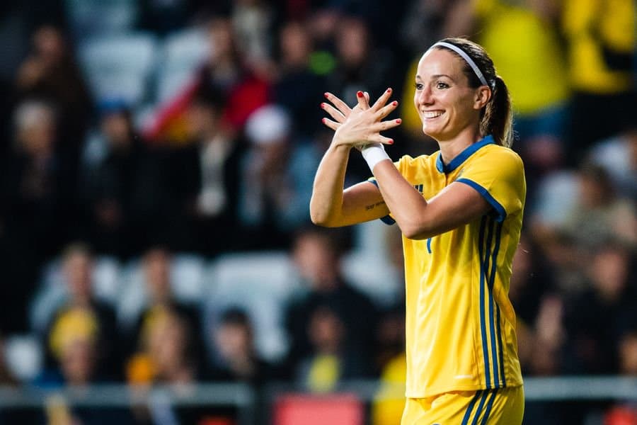 Asllani e Suedia shënojnë fitore në ndeshjen e parë të EURO-s