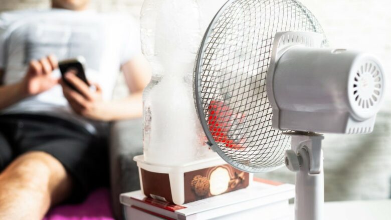 Si të ktheni ventilatorin e vjetër në një kondicioner të fuqishëm pa shpenzuar shumë