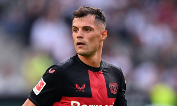Xhaka përpiloi formacionin me ikonat e futbollit, befasi se kush përfshihet në 11-she