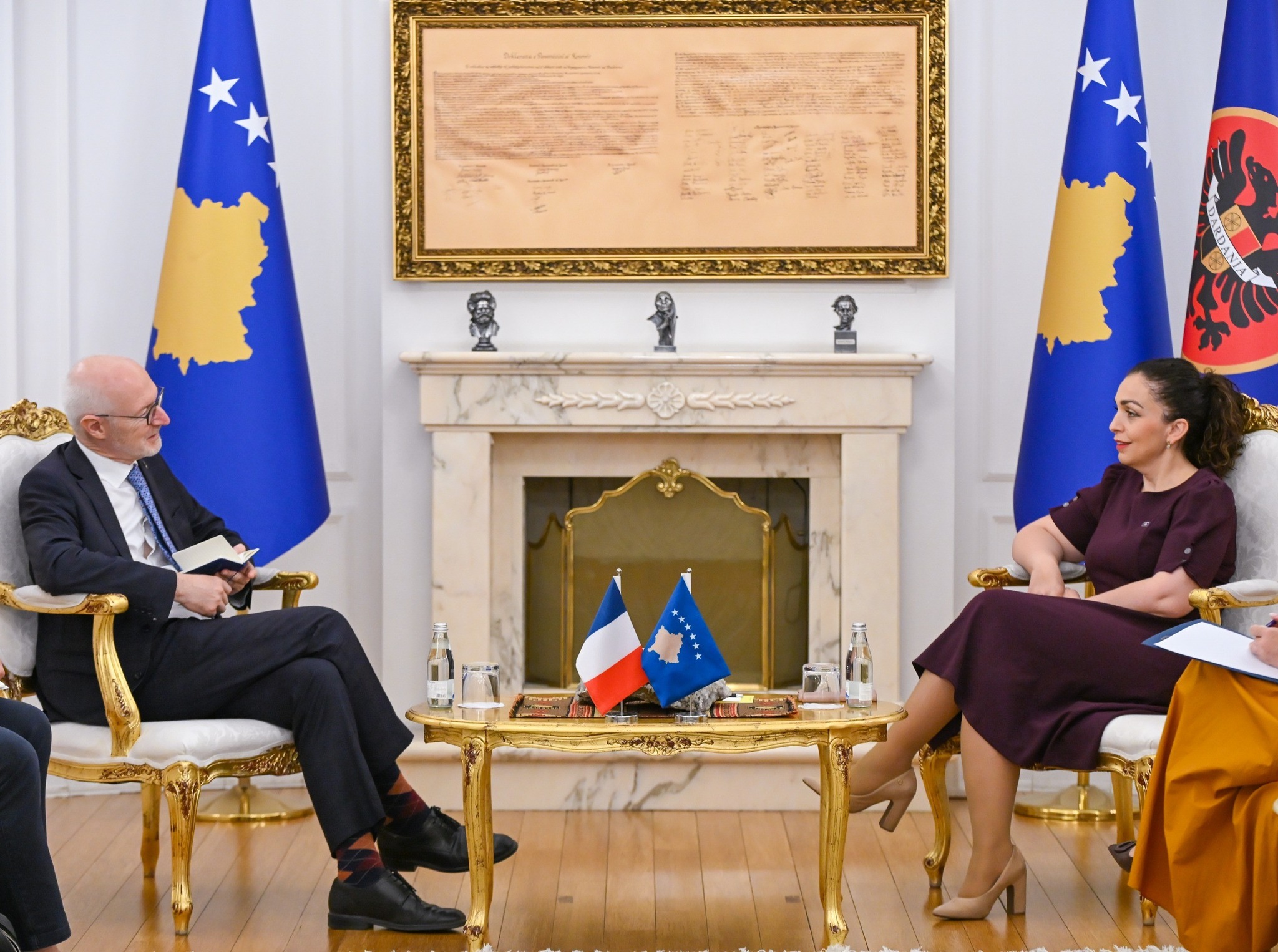 Presidentja Osmani takon Ambasadorin francez: Theksohet rëndësia e rendit kushtetues dhe bashkëpunimit bilateral
