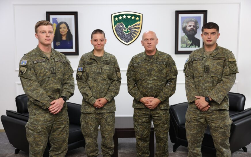 Jashari takon oficerët e FSK-së që e përfunduan kursin në ShBA