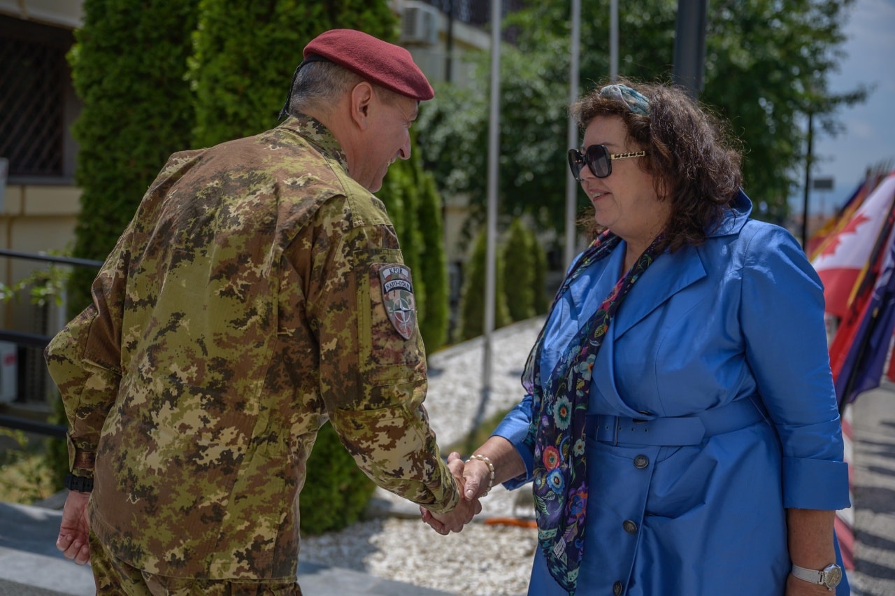 Barduani pret emisaren britanike, diskutojnë për sigurinë dhe dialogun Kosovë-Serbi