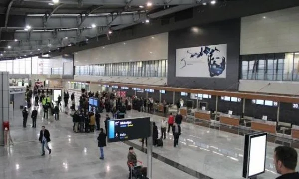 Arrestohet në Aeroportin e Prishtinës një shtetas turk me pasaportë të falsifikuar
