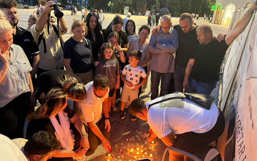 Familjarë e qytetarë ndezin qirinj në Prishtinë për 27 vjeçarin që dyshohet se u vra nga dhuna policore