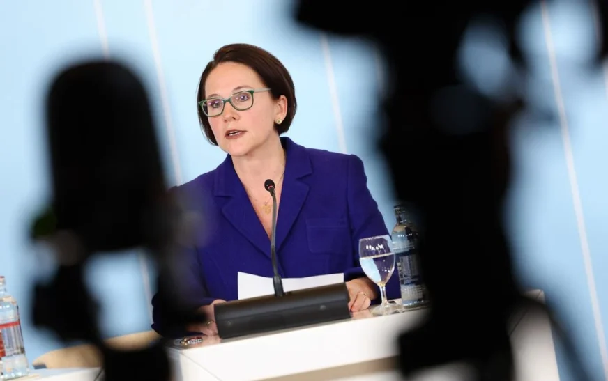 Ministrja e Mbrojtjes së Luksemburgut vizitë në Kosovë, takim me presidenten Osmani