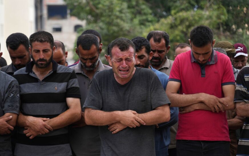 Vriten gjashtë persona dhe mbi 160 plagosen derisa po prisnin ndihma në Gaza