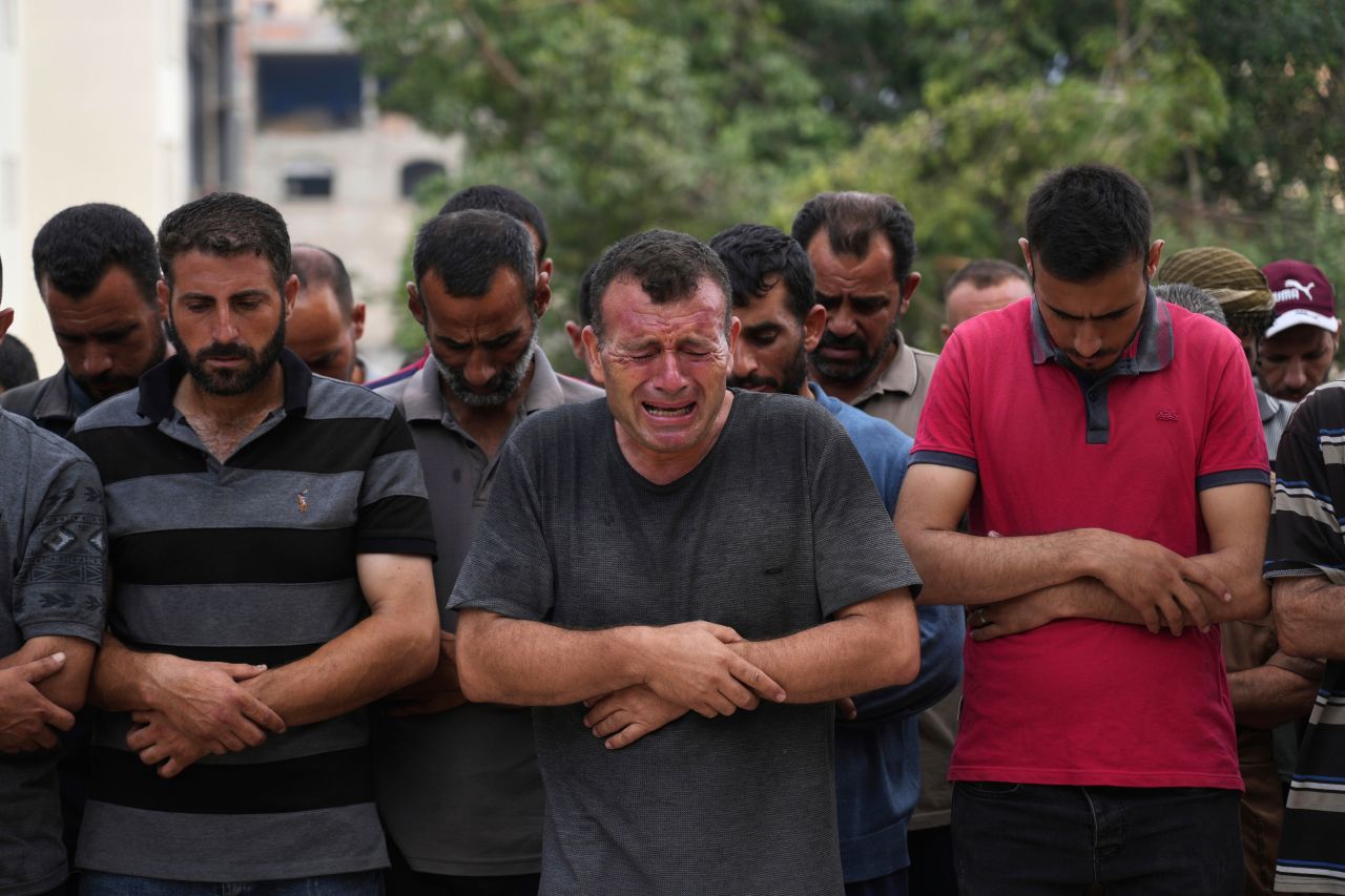 Vriten gjashtë persona dhe mbi 160 plagosen derisa po prisnin ndihma në Gaza