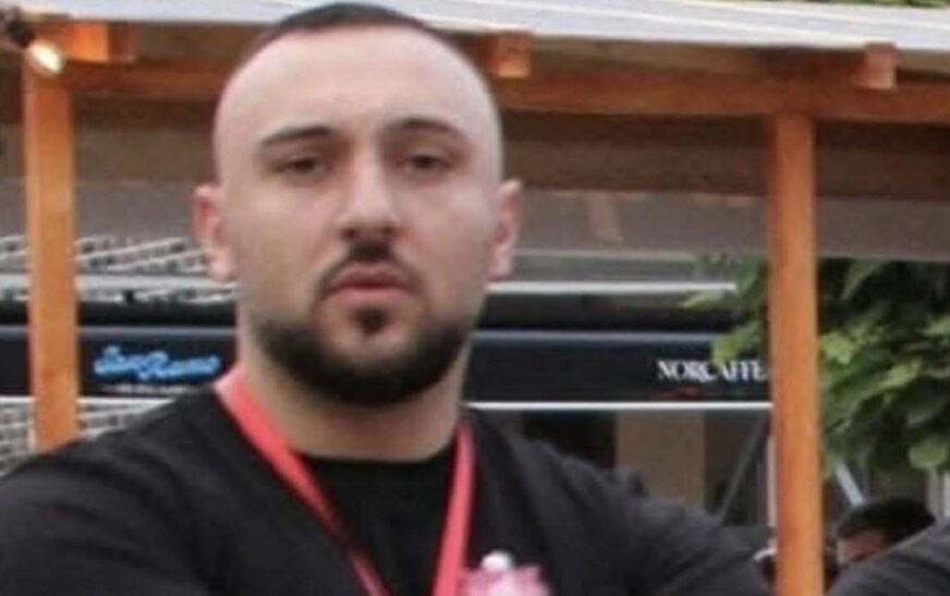 Pamje kur Policia e vë nën kontroll 27-vjeçarin në Lipjan, pak çaste para vdekjes së tij