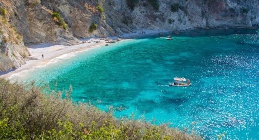 Ngjarje e rëndë në Himarë, vdes një 23-vjeçare holandeze, plagoset një franceze