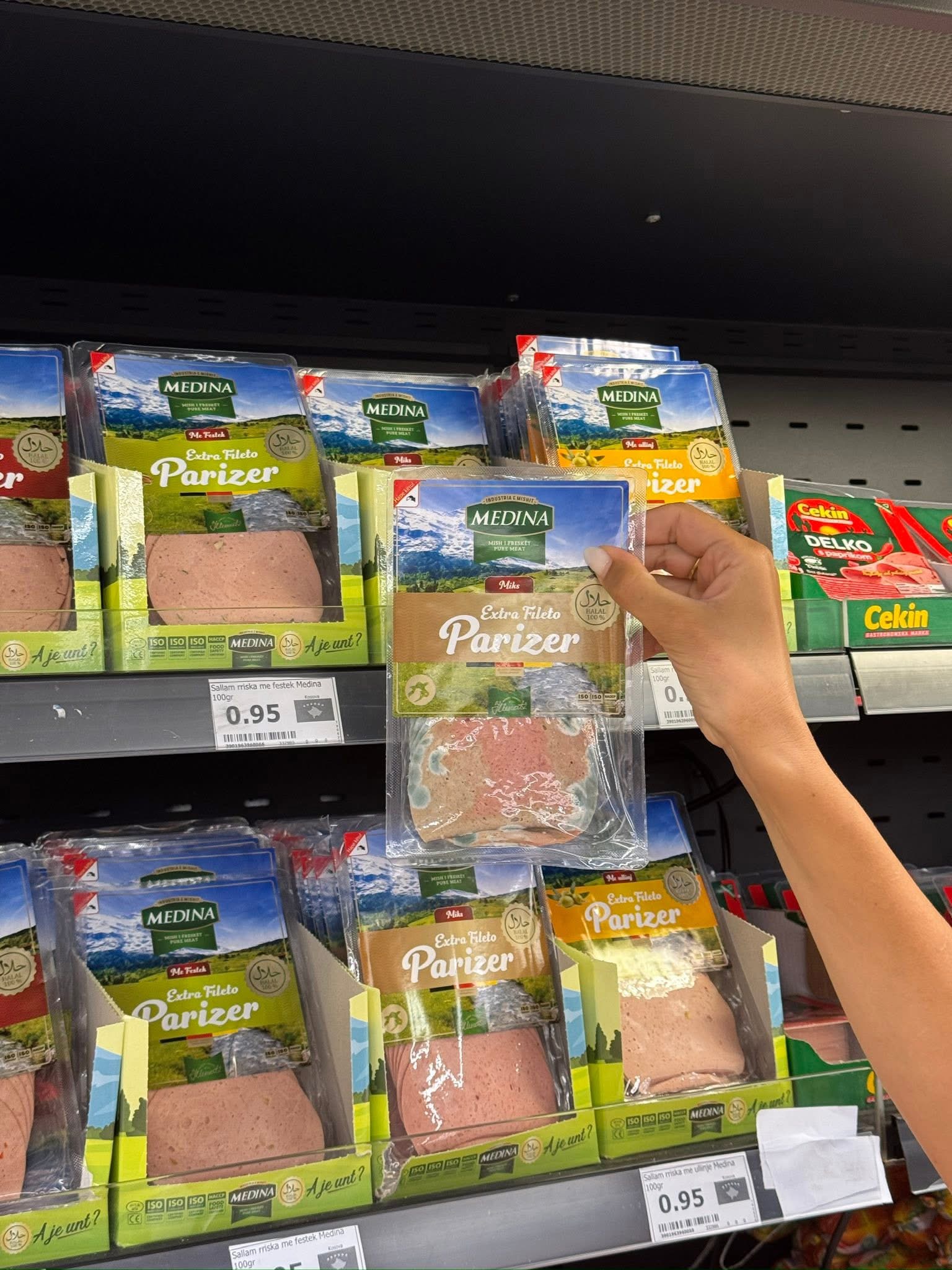 Mish i mykur shitet në Viva Fresh Store