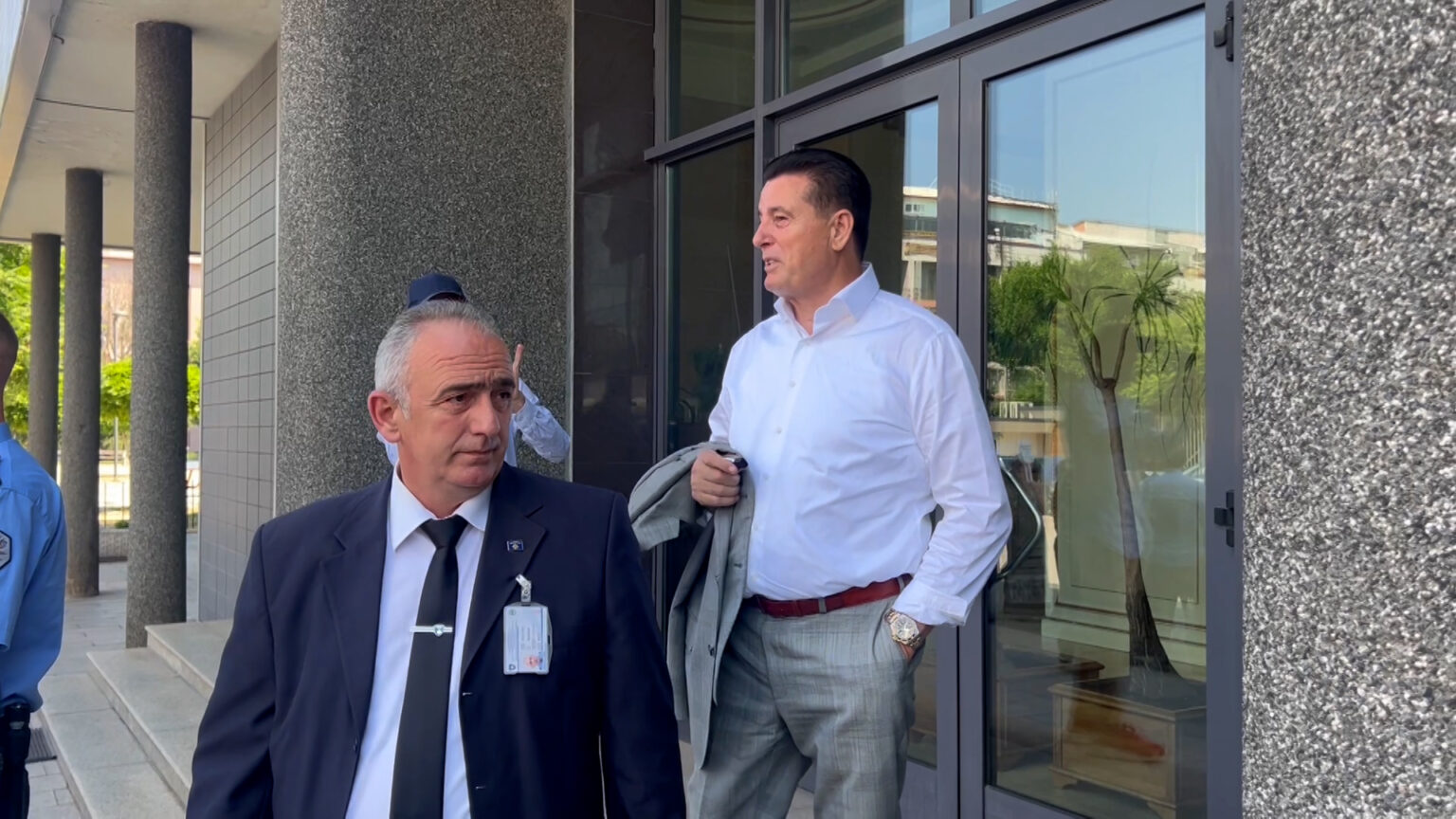 Bahtiri pas alarmit për bombë: Në mbrëmje do të jetë seanca