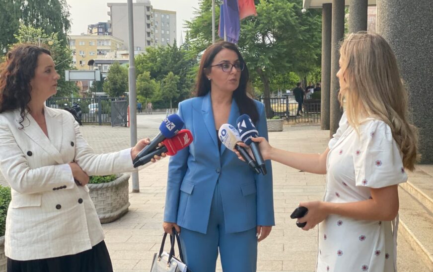 Lushaku-Sadriu: Gjykata Kushtetuese e ka sqaruar proceduralisht – presim të respektohet rendi i ditës