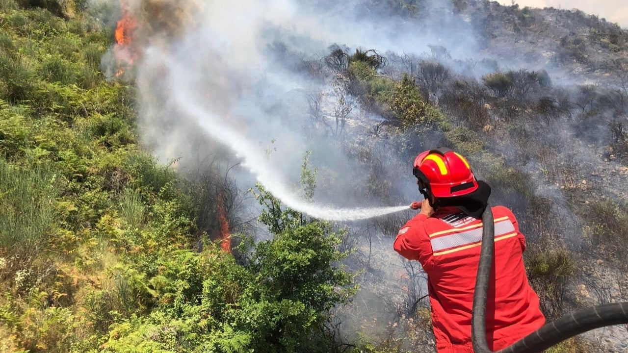 Situata me flakët në Shqipëri, 26 vatra zjarri në 24 orë, neutralizohen të gjitha