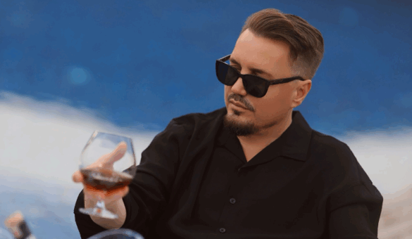 Blero i dashuruar dhe i përmbushur – rrëfehet në “Forever Young” me Nderim Nezirin në Radio Vala Rinore