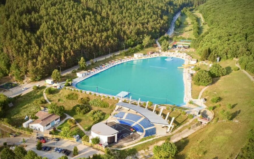 IKSHPK-ja thotë se uji në pishinën e Gërmisë nuk i plotëson standardet