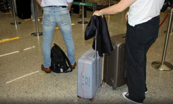 Parfumet, pijet alkoolike dhe lëngjet do të lejohen në bagazhin e dorës, Evropa jep dritën jeshile