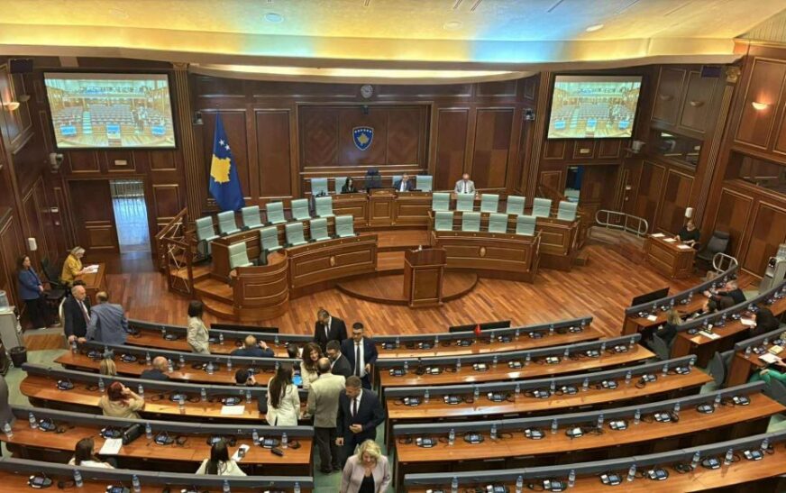 Seanca e natës, deputetët e Vetëvendosjes s’shihen kërkund në sallë