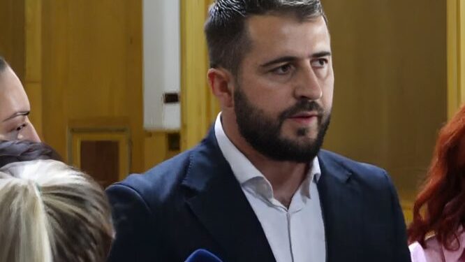 Lushtaku i reagon Kurtit: Flet shqip, por mendjen e ka të sinkronizuar me Beogradin kriminal