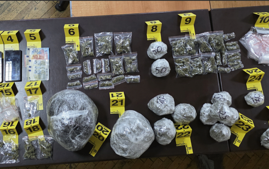 Kapen në flagrancë tre persona për trafikim me narkotikë – sekuestrohen mbi 2 kg marihuanë