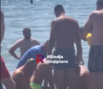 Dyshohet se një pushues i huaj ne Ulqin ka vdekur nga sulm kardiak në det