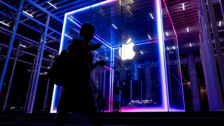Apple investon 500 milionë dollarë në MP Materials për të siguruar materiale të rralla për pajisjet e saj