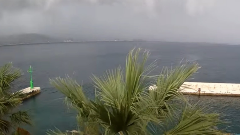 Shikoni momentin e arritjes së stuhisë në Split