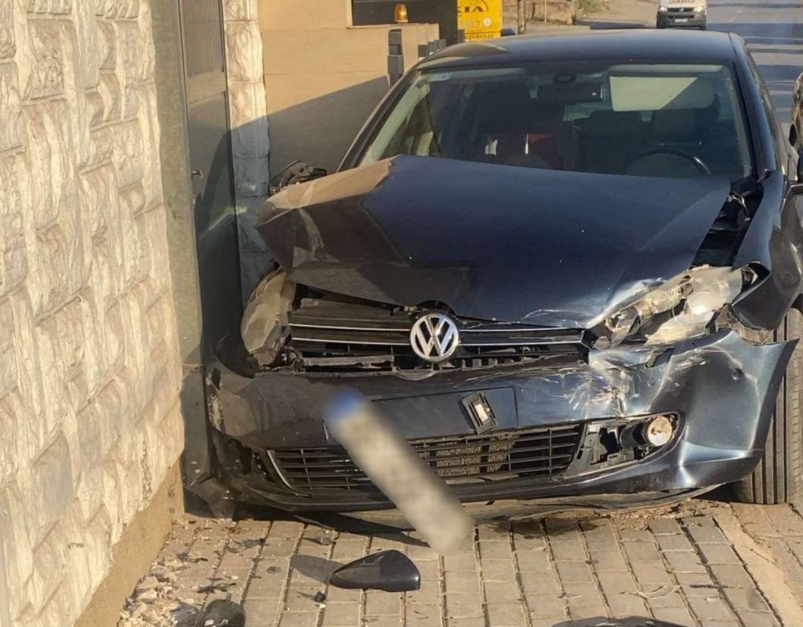 Gjilanasi thotë se ia goditën makinën e parkuar gjatë natës, u bën thirrje të dyshuarve të përgjigjen