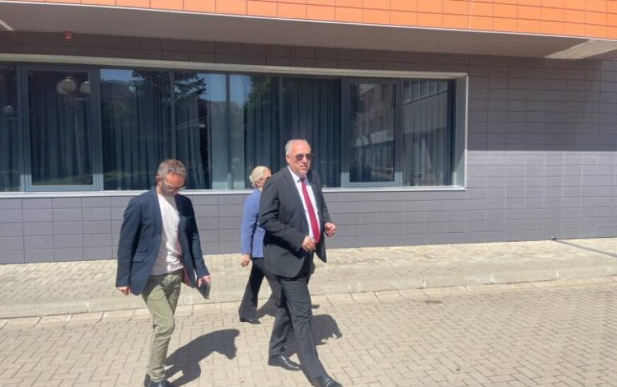 Presidentja Osmani takohet edhe me Fikrim Damkën