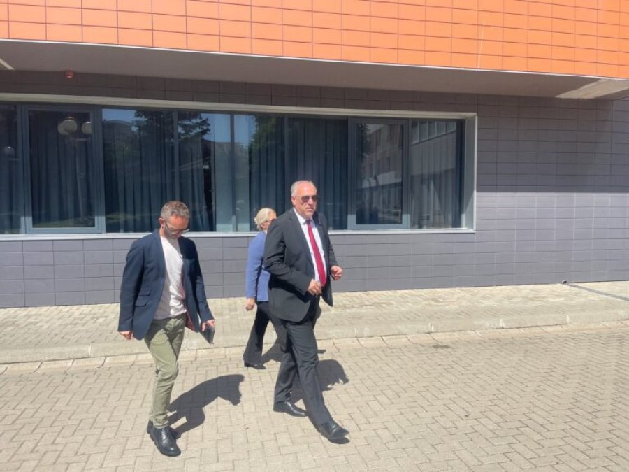 Presidentja Osmani takohet edhe me Fikrim Damkën