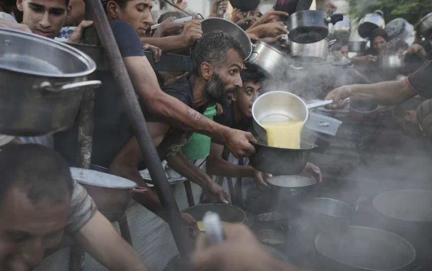 Palestinezët në kërkim të ushqimit në Gaza, teksa ekspertët paralajmërojnë për zi buke